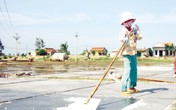 Những đứa trẻ vật vã mưu sinh trong “chảo lửa” miền Trung Những đứa trẻ vật vã mưu sinh trong “chảo lửa” miền Trung