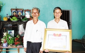 Những giọt nước mắt trên tấm Bằng Tổ quốc ghi công Những giọt nước mắt trên tấm Bằng Tổ quốc ghi công