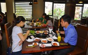 Khuyến mại lạ: Miễn phí đồ ăn cho khách tên Sơn, Thuý Khuyến mại lạ: Miễn phí đồ ăn cho khách tên Sơn, Thuý