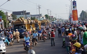Hàng ngàn người tiễn biệt 6 nạn nhân bị thảm sát tại Bình Phước Hàng ngàn người tiễn biệt 6 nạn nhân bị thảm sát tại Bình Phước