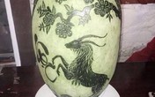 350.000 đồng/quả dưa hấu 10 kg khắc hình dê chưng Tết Ất Mùi 350.000 đồng/quả dưa hấu 10 kg khắc hình dê chưng Tết Ất Mùi