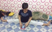 Những tư thế ngồi chơi game khó đỡ của các game thủ Những tư thế ngồi chơi game khó đỡ của các game thủ