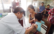 Khám, phát thuốc và tặng quà hàng trăm trẻ hoàn cảnh khó khăn Khám, phát thuốc và tặng quà hàng trăm trẻ hoàn cảnh khó khăn