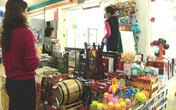 Sính ngoại, người Việt phải mua hàng cao gấp đôi giá thực Sính ngoại, người Việt phải mua hàng cao gấp đôi giá thực