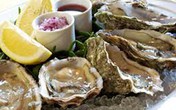 Vì sao món hàu sống xưa ăn được, giờ không nên?