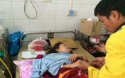 Giây phút mẹ già nài xin con rời dao khỏi cổ đứa trẻ 5 tuổi Giây phút mẹ già nài xin con rời dao khỏi cổ đứa trẻ 5 tuổi