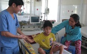 Một bệnh nhi bị sốt xuất huyết Dengue thể não được cứu sống