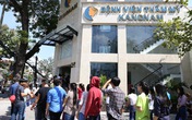Đám đông xếp hàng dài hơn 1 tiếng xôn xao khu trung tâm quận 3 Đám đông xếp hàng dài hơn 1 tiếng xôn xao khu trung tâm quận 3