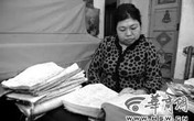 Bí kíp của người phụ nữ 51 tuổi thuộc lòng cuốn từ điển 2.458 trang Bí kíp của người phụ nữ 51 tuổi thuộc lòng cuốn từ điển 2.458 trang