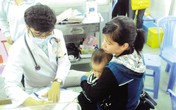 Tăng bàn khám, bác sỹ làm việc 24/24 giờ Tăng bàn khám, bác sỹ làm việc 24/24 giờ