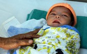 Bé gái sơ sinh thoát chết khi bị ném xuống giếng Bé gái sơ sinh thoát chết khi bị ném xuống giếng