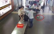 Không được mang cà mắm lên máy bay, khách ném ngay xuống sàn Không được mang cà mắm lên máy bay, khách ném ngay xuống sàn