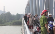 Nam thanh niên bất ngờ nhảy cầu tự tử Nam thanh niên bất ngờ nhảy cầu tự tử