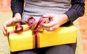 Nỗi khổ của các ông chồng khi tặng quà 8/3 Nỗi khổ của các ông chồng khi tặng quà 8/3