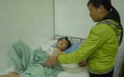 Bé trai 8 tuổi dập nát cả bàn tay vì sạc đèn pin phát nổ Bé trai 8 tuổi dập nát cả bàn tay vì sạc đèn pin phát nổ