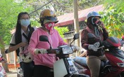 Con cái vô tư nói chuyện ăn 'trái cấm' Con cái vô tư nói chuyện ăn 'trái cấm'