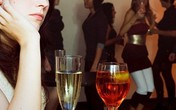 Ký ức kinh hoàng của cô gái bị một phụ nữ tấn công tình dục Ký ức kinh hoàng của cô gái bị một phụ nữ tấn công tình dục