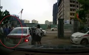 Dân mạng "ngỡ ngàng" vì tài xế cùng hãng taxi Group "choảng" nhau tới tấp