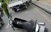 Xe máy chứa hơn một tỷ đồng bỏ lại bên lề đường Xe máy chứa hơn một tỷ đồng bỏ lại bên lề đường