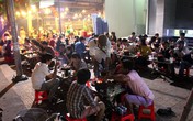 Chiêu bán xiên que, bánh xèo 5.000-6.000 đồng ở Sài Gòn Chiêu bán xiên que, bánh xèo 5.000-6.000 đồng ở Sài Gòn