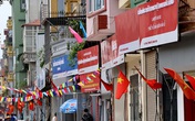Biển quảng cáo đồng bộ ở phố kiểu mẫu Hà Nội bị chê đơn điệu Biển quảng cáo đồng bộ ở phố kiểu mẫu Hà Nội bị chê đơn điệu