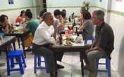 Đầu bếp Mỹ tiết lộ 6 bí mật về bữa tối bún chả với Obama Đầu bếp Mỹ tiết lộ 6 bí mật về bữa tối bún chả với Obama