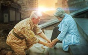 Vợ chồng già chụp ảnh cưới giống phim 'Hậu duệ mặt trời' Vợ chồng già chụp ảnh cưới giống phim 'Hậu duệ mặt trời'