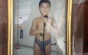 Mạc Hồng Quân bị "bóc mẽ" thời thơ ấu bằng ảnh Mạc Hồng Quân bị "bóc mẽ" thời thơ ấu bằng ảnh