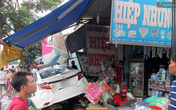 Taxi gây tai nạn liên hoàn, 3 người bị cuốn vào gầm, 2 người bị húc văng Taxi gây tai nạn liên hoàn, 3 người bị cuốn vào gầm, 2 người bị húc văng