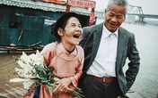 Ông già vớt xác ở sông Hồng xăm chuyện tình lên tay Ông già vớt xác ở sông Hồng xăm chuyện tình lên tay