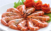 Đầu bếp tiết lộ chiêu đánh tráo tôm tươi trong nhà hàng sang Đầu bếp tiết lộ chiêu đánh tráo tôm tươi trong nhà hàng sang