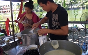 Bà hàng tào phớ bán 1.500 bát/ngày, lãi đủ 8 triệu Bà hàng tào phớ bán 1.500 bát/ngày, lãi đủ 8 triệu