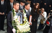 Người thân đau buồn đưa tiễn sao 'Tối nay ăn gì' Người thân đau buồn đưa tiễn sao 'Tối nay ăn gì'