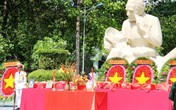 Xúc động lễ đưa hài cốt 14 liệt sĩ về với đất mẹ Xúc động lễ đưa hài cốt 14 liệt sĩ về với đất mẹ
