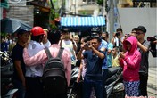 Đến lúc nào người dân mới hết hò reo, chụp ảnh tại đám tang của các nghệ sĩ nổi tiếng? Đến lúc nào người dân mới hết hò reo, chụp ảnh tại đám tang của các nghệ sĩ nổi tiếng?