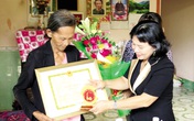 Cô giáo “nối những bờ vui” cho người dân nghèo Cô giáo “nối những bờ vui” cho người dân nghèo
