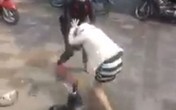Hà Nội: Bà bầu 4 tháng bị hành hung, đạp vào bụng giữa phố Hà Nội: Bà bầu 4 tháng bị hành hung, đạp vào bụng giữa phố