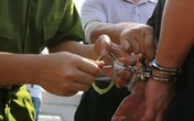 Hai tên cướp bị bắt ngay khi vừa gây án Hai tên cướp bị bắt ngay khi vừa gây án