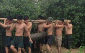 Nạo vét ao, phát hiện 4 quả bom gần 1 tấn Nạo vét ao, phát hiện 4 quả bom gần 1 tấn