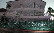 Chủ nhà không ngờ ngôi nhà trở nên như vậy khi thay hàng rào sắt thành bể cá dài 50m Chủ nhà không ngờ ngôi nhà trở nên như vậy khi thay hàng rào sắt thành bể cá dài 50m
