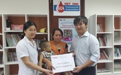 Hai mươi triệu đồng đến với em bé mắc bệnh hiểm nghèo Hai mươi triệu đồng đến với em bé mắc bệnh hiểm nghèo