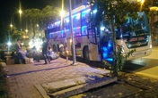 Giấy phép hết hạn, xe vẫn vào phố cấm đón khách Giấy phép hết hạn, xe vẫn vào phố cấm đón khách