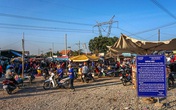 Giải tỏa chợ tự phát dưới đường điện cao thế ở Bình Dương: Lo cho tính mạng người dân Giải tỏa chợ tự phát dưới đường điện cao thế ở Bình Dương: Lo cho tính mạng người dân