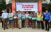 Báo Gia đình & Xã hội và các nhà hảo tâm: Cùng người dân miền Trung khắc phục hậu quả sau lũ dữ Báo Gia đình & Xã hội và các nhà hảo tâm: Cùng người dân miền Trung khắc phục hậu quả sau lũ dữ