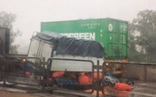 Hà Nội: Đâm xe ở đường trên cao, 3 người nguy kịch Hà Nội: Đâm xe ở đường trên cao, 3 người nguy kịch