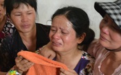 3 nữ sinh viên tình nguyện bị lũ cuốn trôi: Bố mẹ khóc ngất đón con về 3 nữ sinh viên tình nguyện bị lũ cuốn trôi: Bố mẹ khóc ngất đón con về