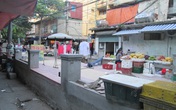 Hà Nội: Khu tập thể, sân chơi, lối đi lại thành chợ Hà Nội: Khu tập thể, sân chơi, lối đi lại thành chợ