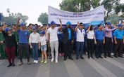 2 bố con Phan Anh chạy bộ hưởng ứng Ngày Nhà vệ sinh Thế giới 2 bố con Phan Anh chạy bộ hưởng ứng Ngày Nhà vệ sinh Thế giới
