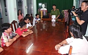 Nhóm thiếu niên say rượu cầm mã tấu gây rối trên phố Nhóm thiếu niên say rượu cầm mã tấu gây rối trên phố