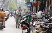 Chiến dịch dẹp vỉa hè, phạt người tiểu bậy... "chết yểu" sau khi ra quân rầm rộ Chiến dịch dẹp vỉa hè, phạt người tiểu bậy... "chết yểu" sau khi ra quân rầm rộ